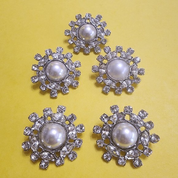 5 matching Vintage clear Rhinestone and Faux Pearl Buttons w shank silver tone - Picture 3 of 10